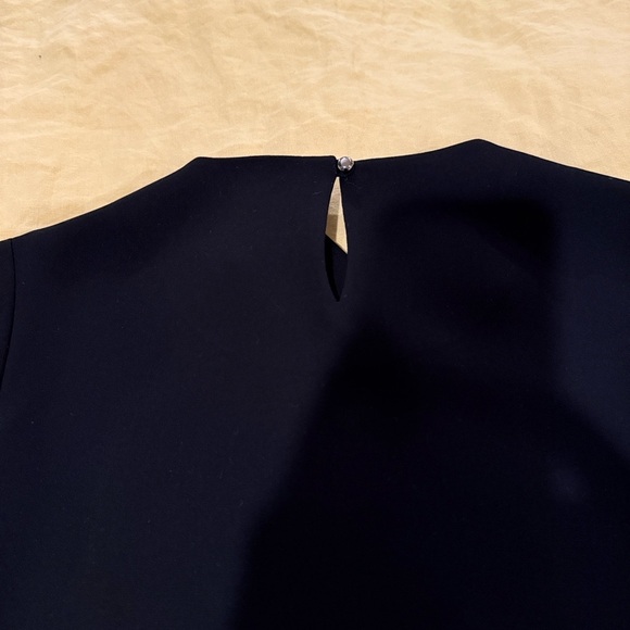 Argent Black Asymmetrical Short-Sleeve Top – Size 8 (Workwear) - Picture 3 of 7